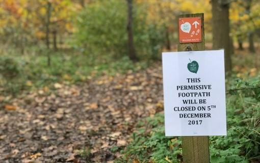 Close footpath sign in the Forest