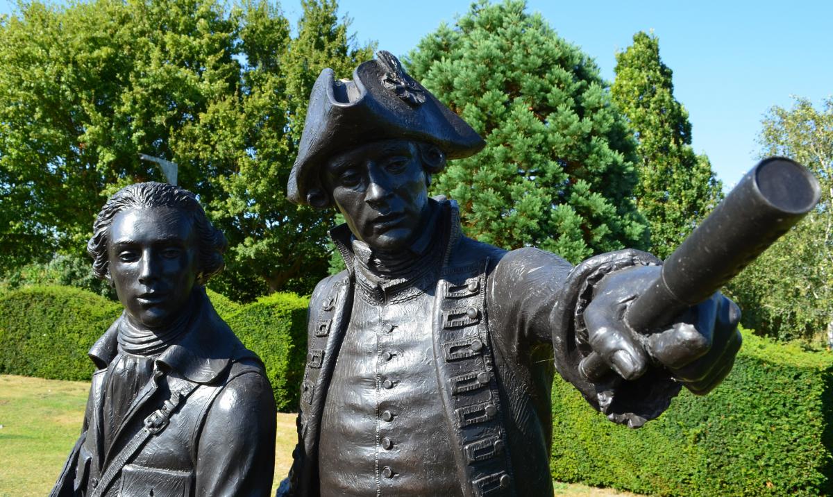 Close up of bronze statues of Sir Joseph Banks and Captain John Hook
